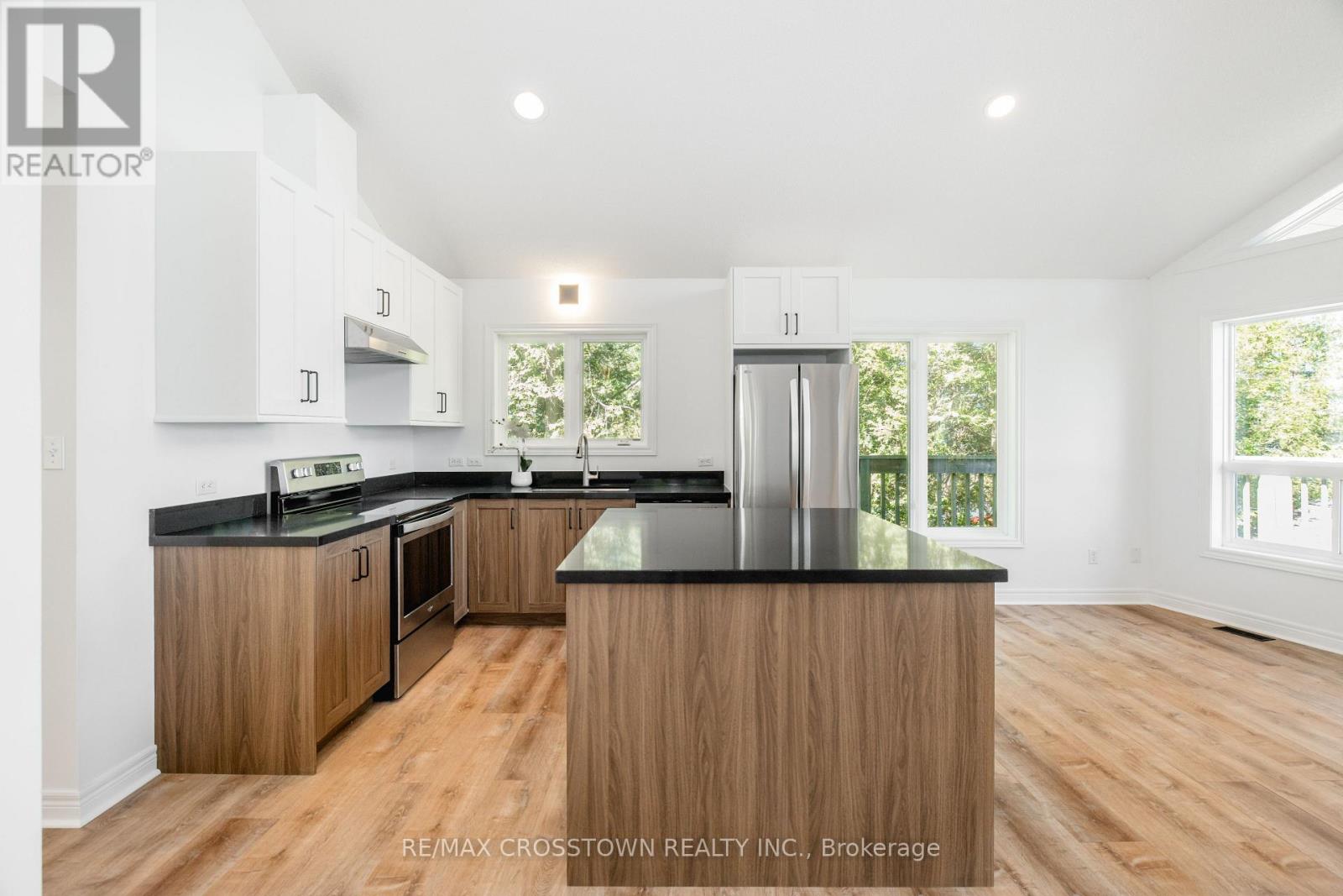 1799 CHAMPLAIN ROAD - 12