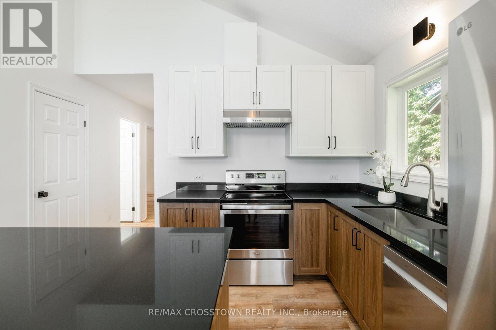 1799 CHAMPLAIN ROAD - 13