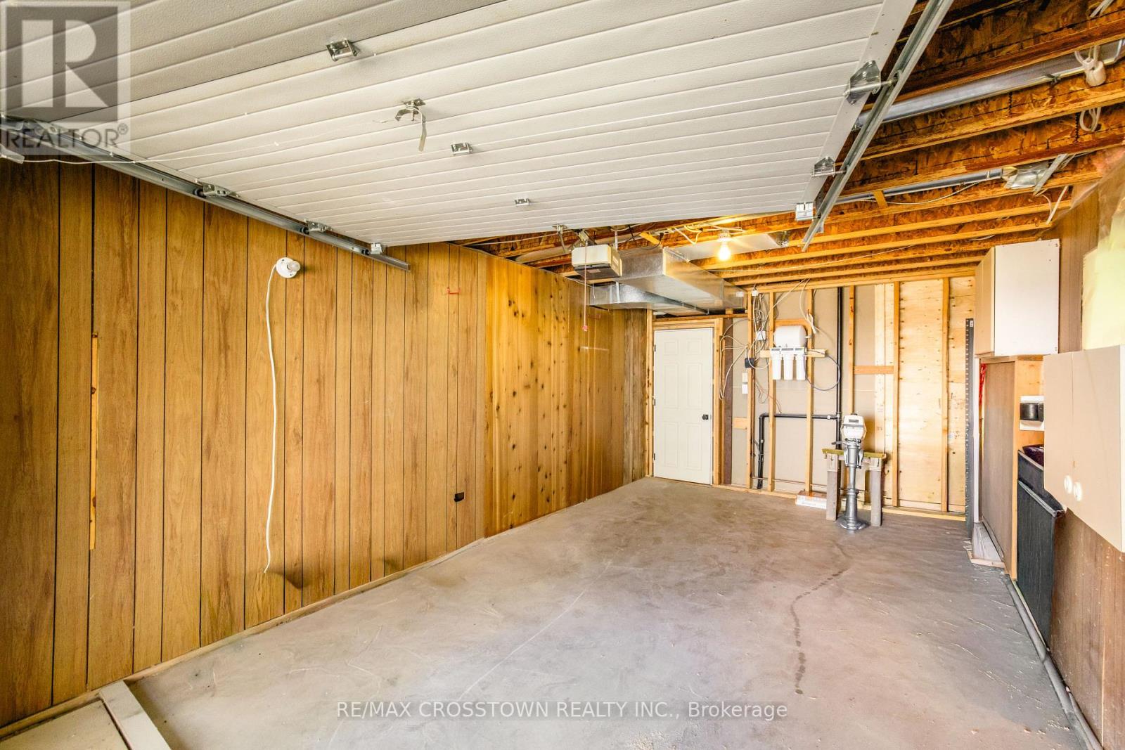 1799 CHAMPLAIN ROAD - 31