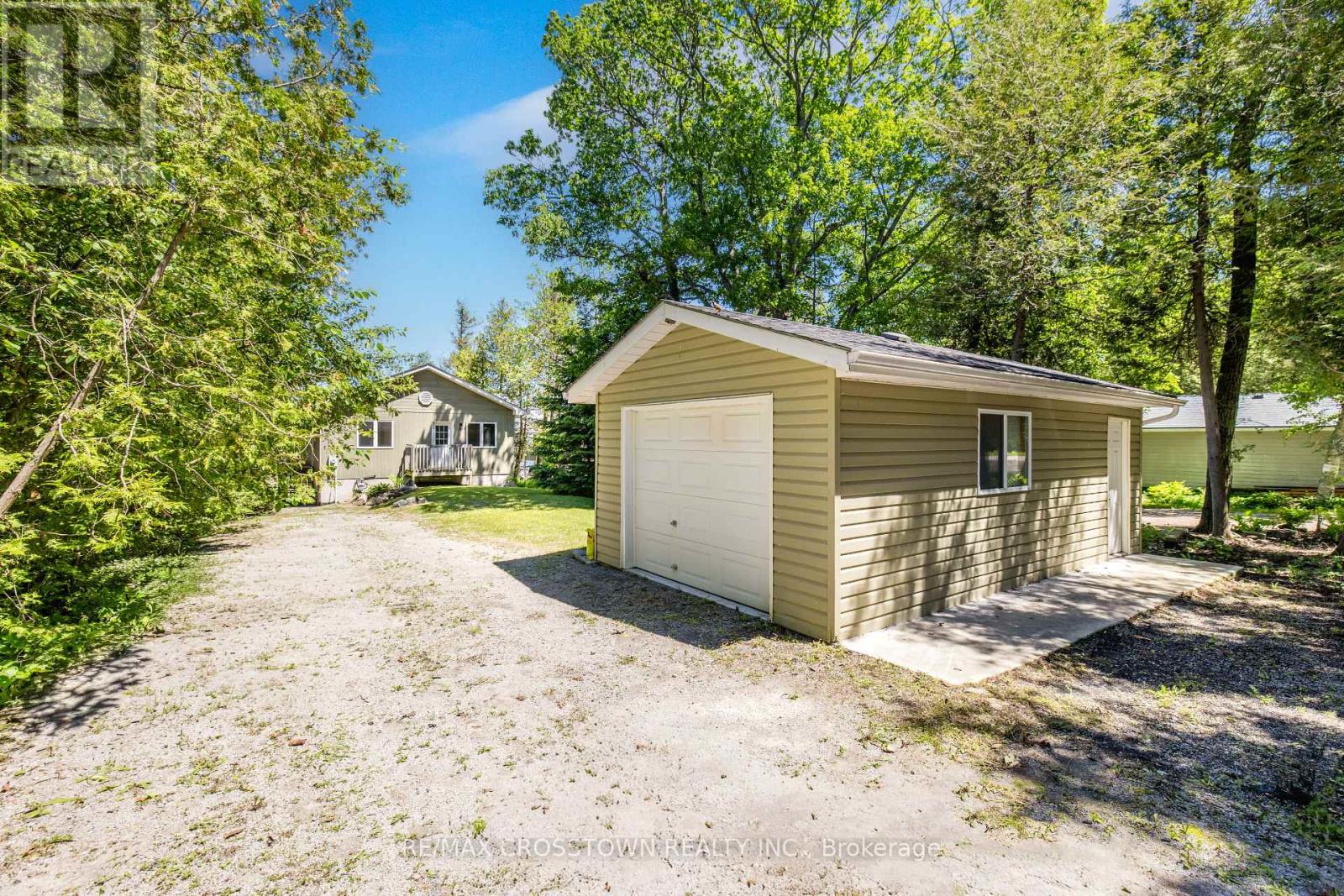 1799 CHAMPLAIN ROAD - 6