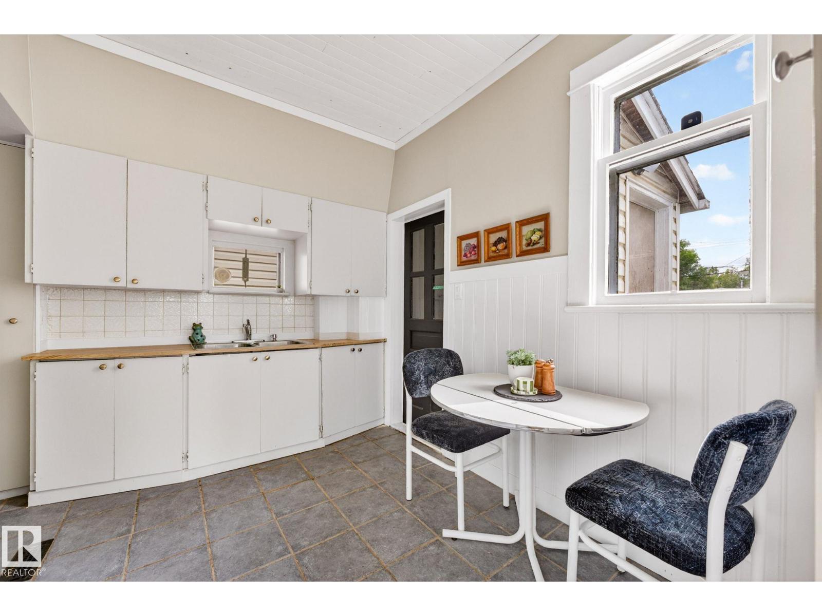 12201 95 ST NW - 5