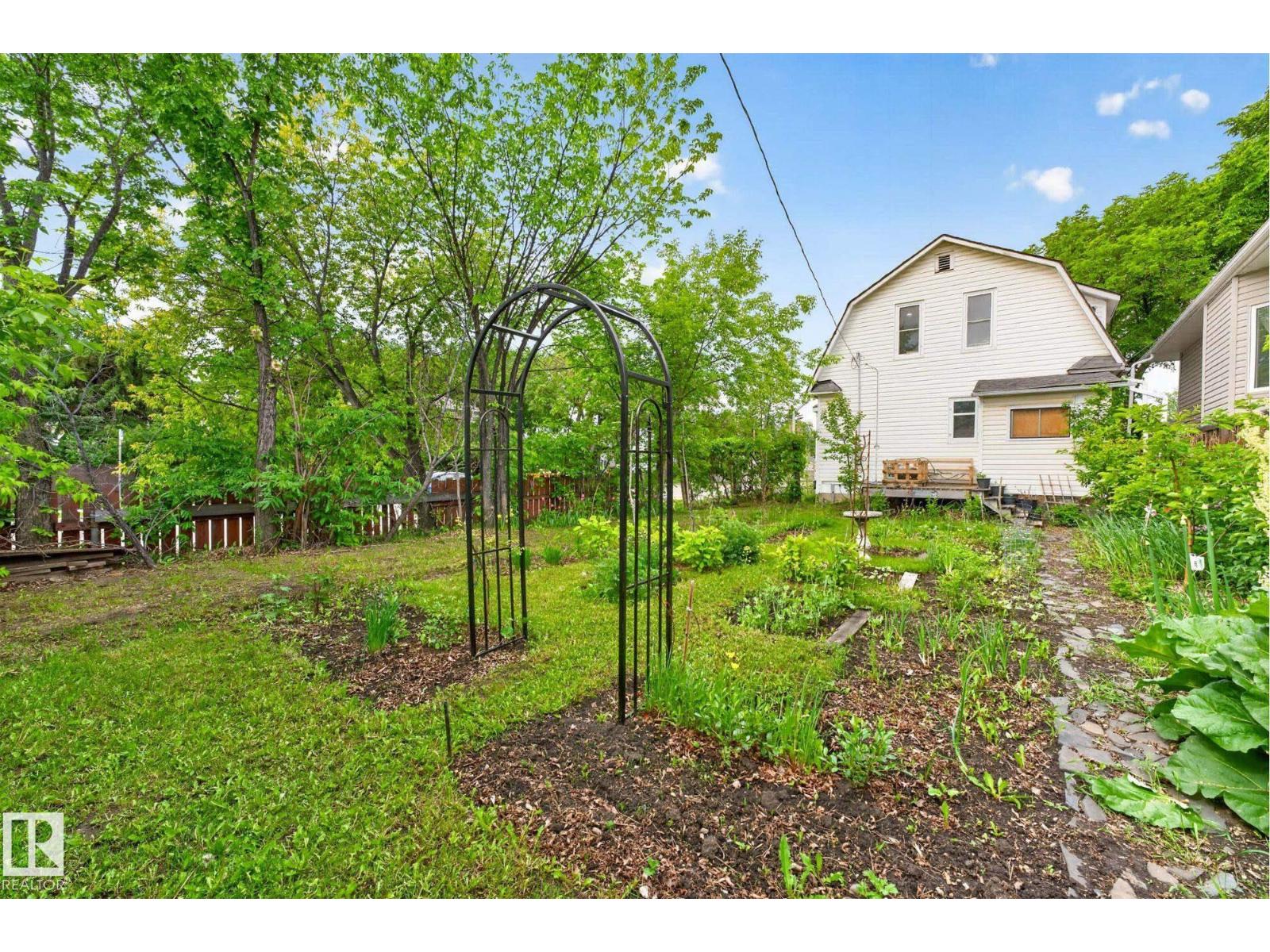 12201 95 ST NW - 27
