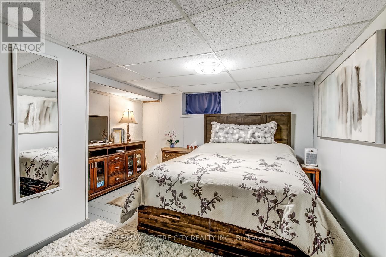 92 FOREST AVENUE - 17