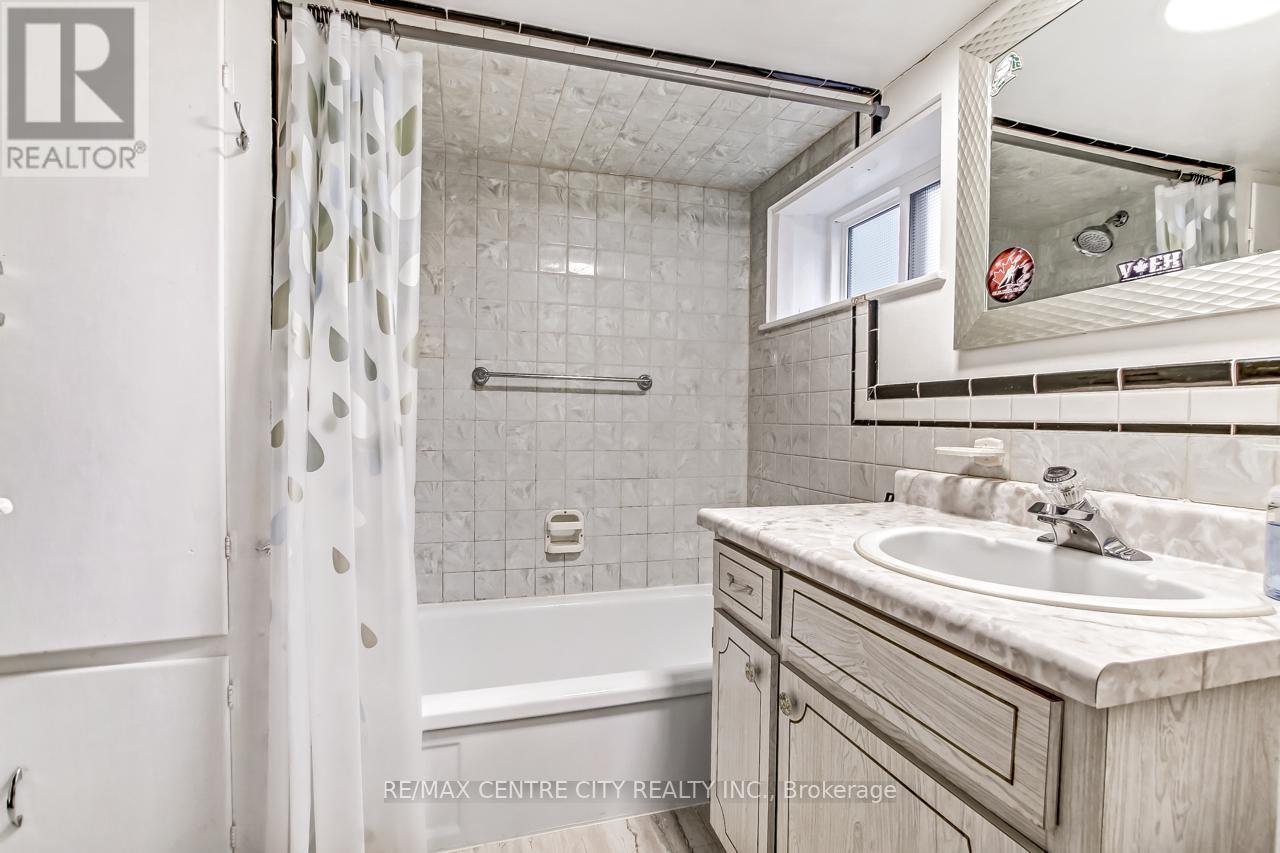 92 FOREST AVENUE - 18