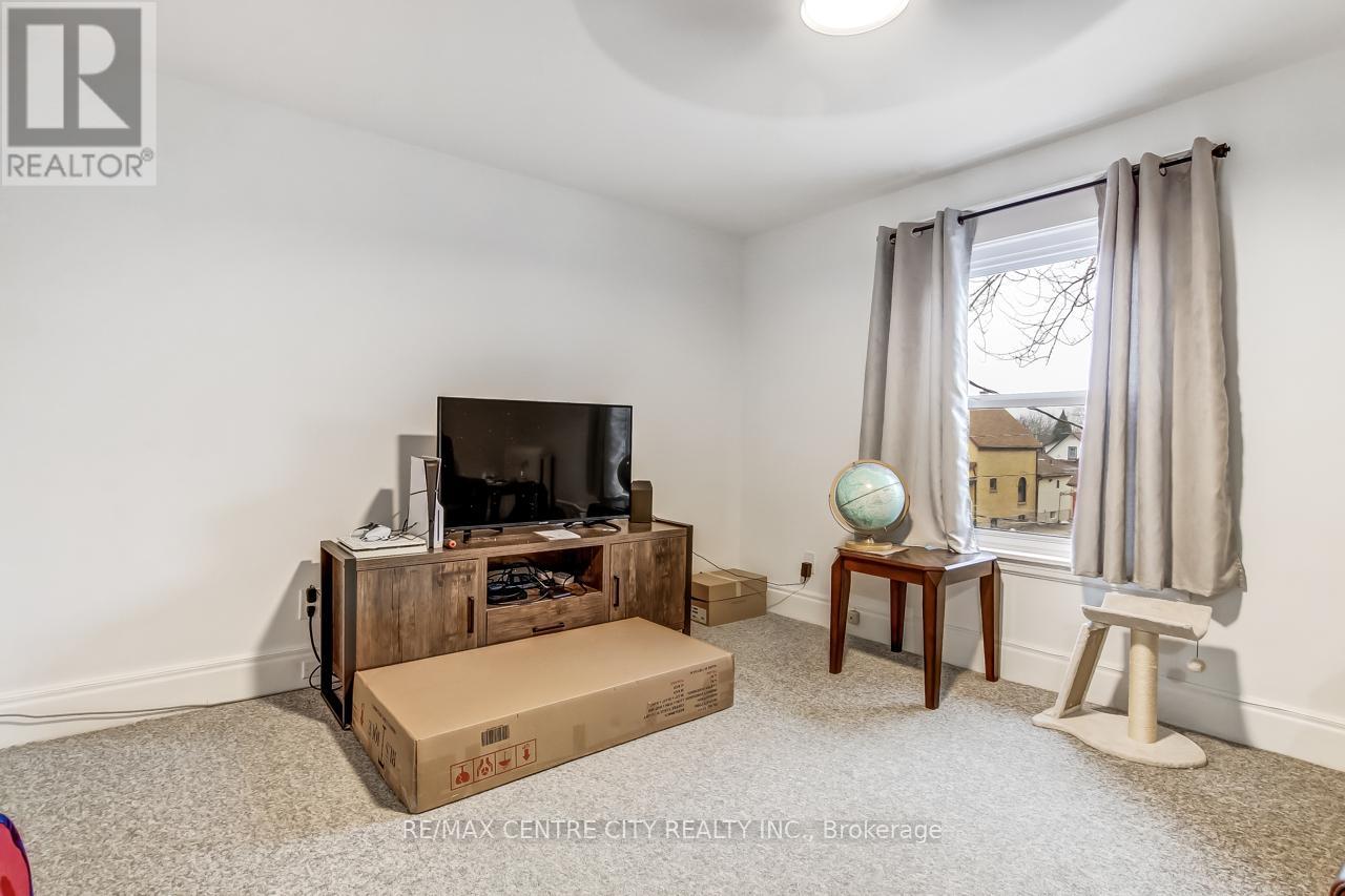 92 FOREST AVENUE - 21
