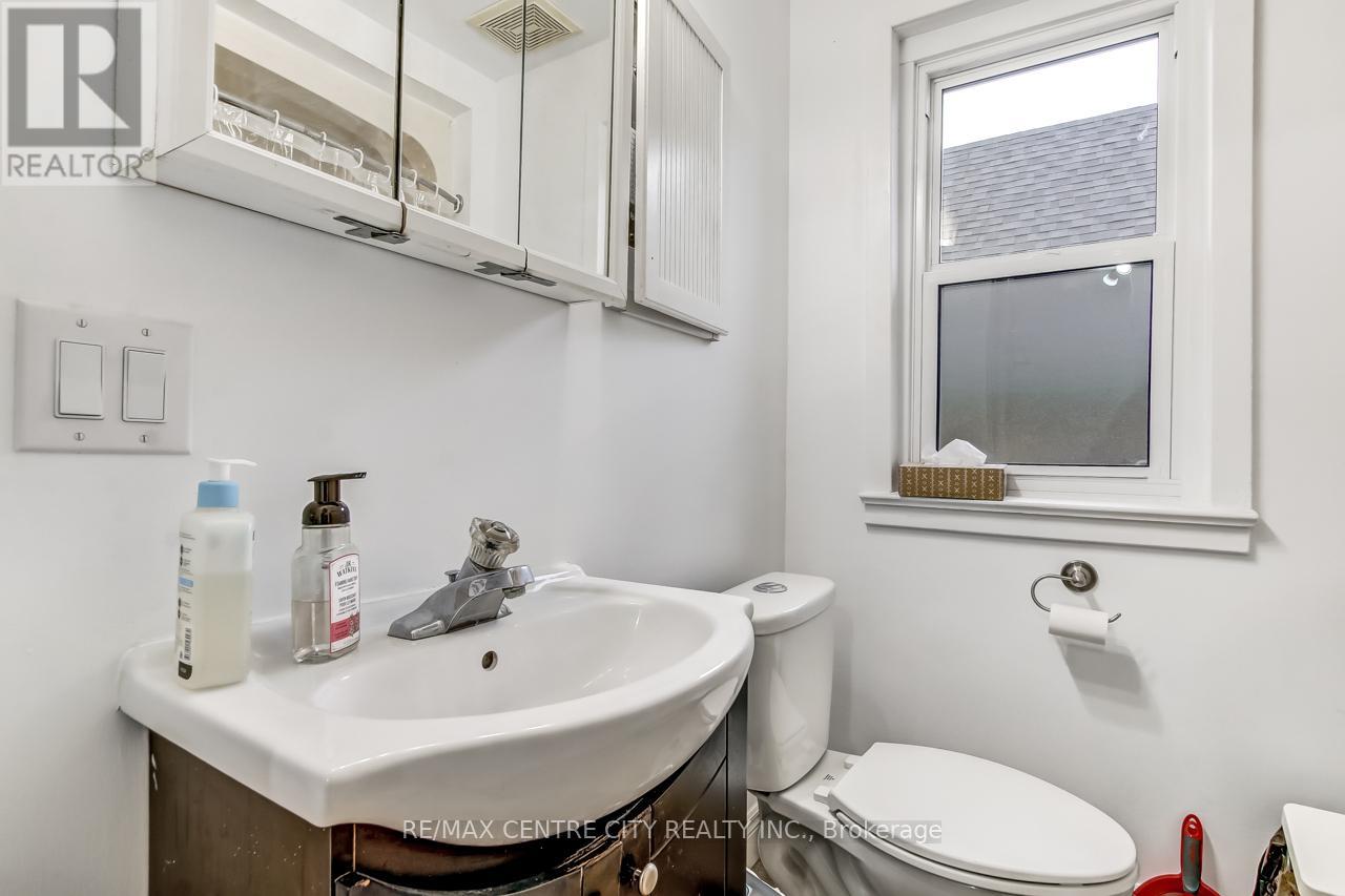 92 FOREST AVENUE - 22