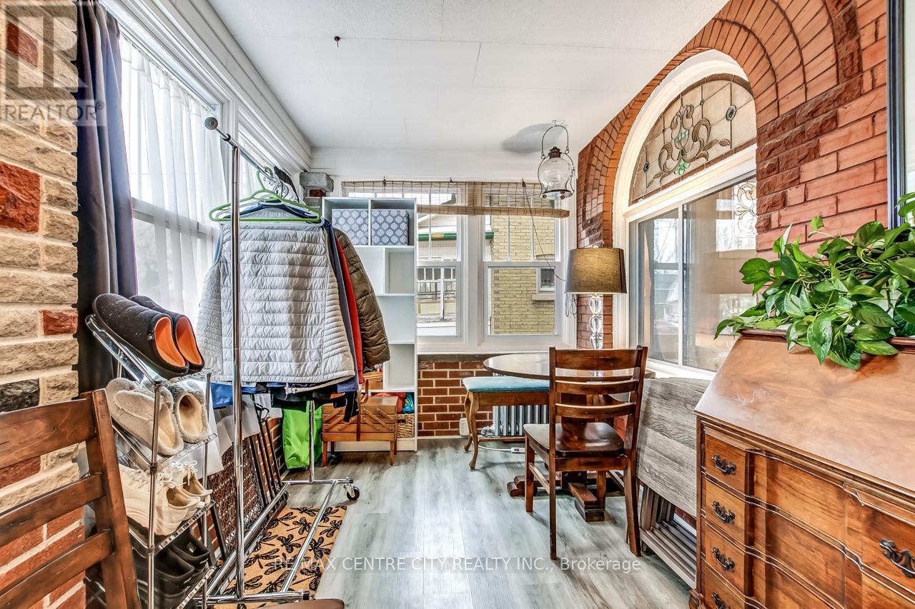 92 FOREST AVENUE - 4