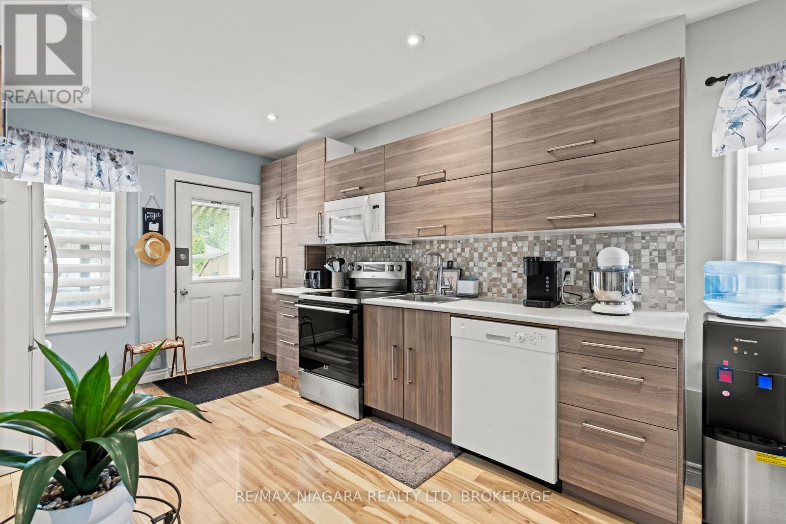 42 MCCORMICK STREET - 12
