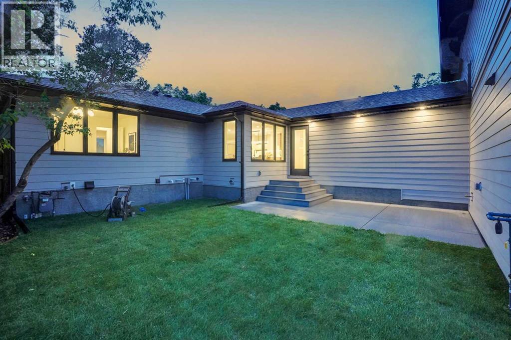 14 Gladeview Crescent SW — photo 42