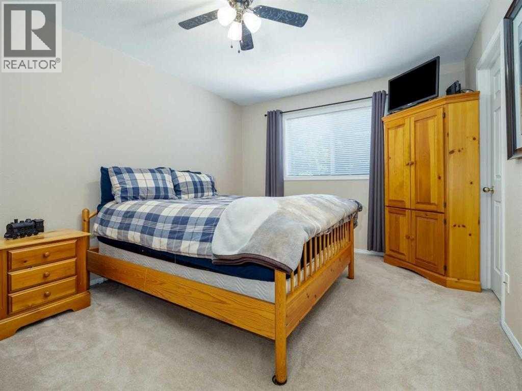 33 Peigan Court W — photo 12