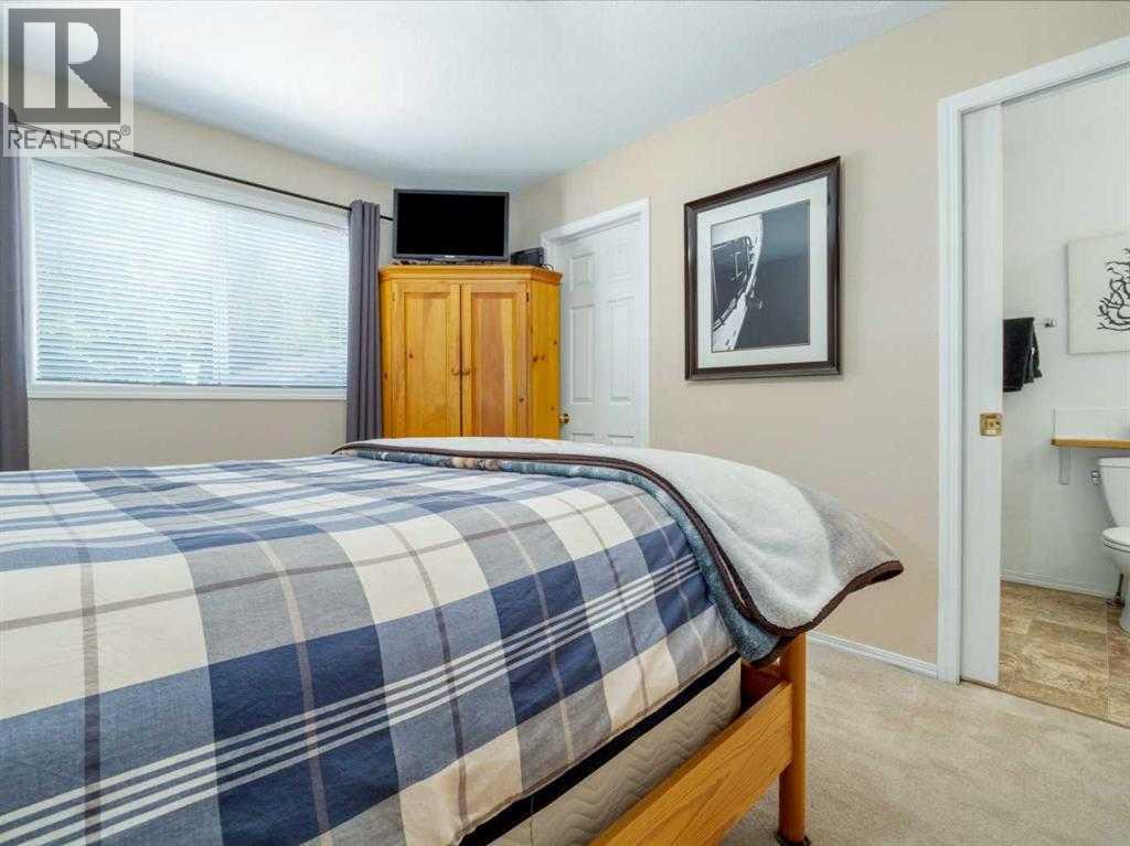 33 Peigan Court W — photo 14