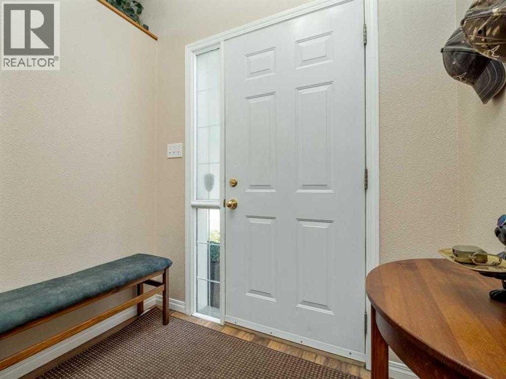 33 Peigan Court W - photo 2