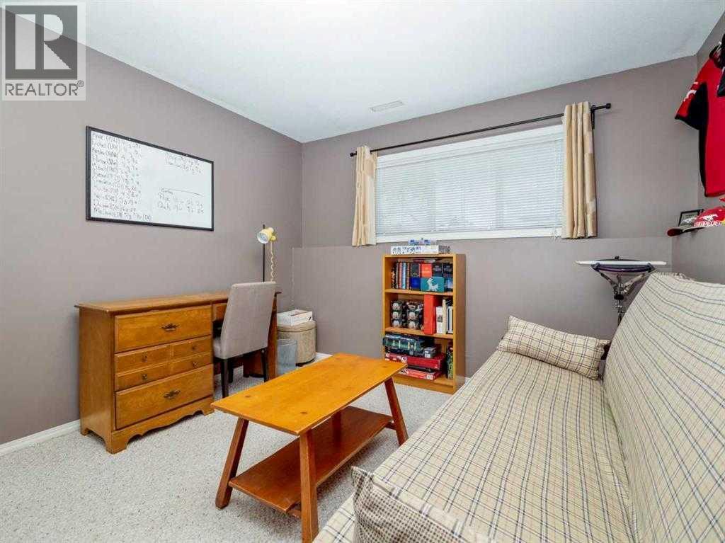 33 Peigan Court W — photo 25