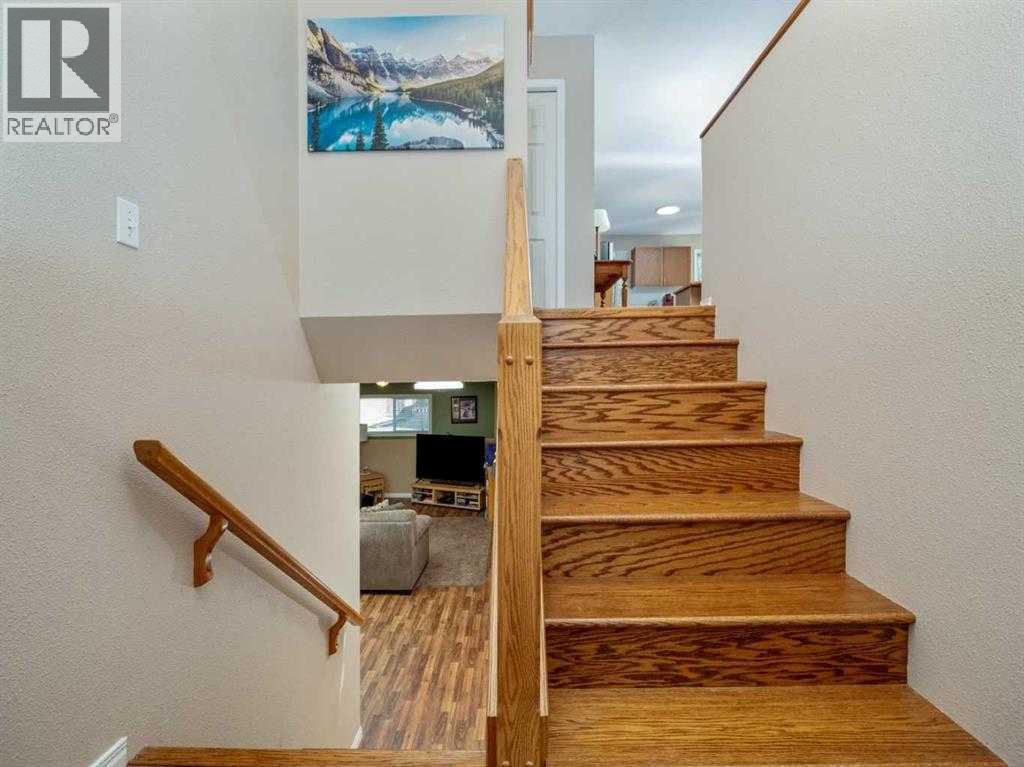 33 Peigan Court W - photo 3