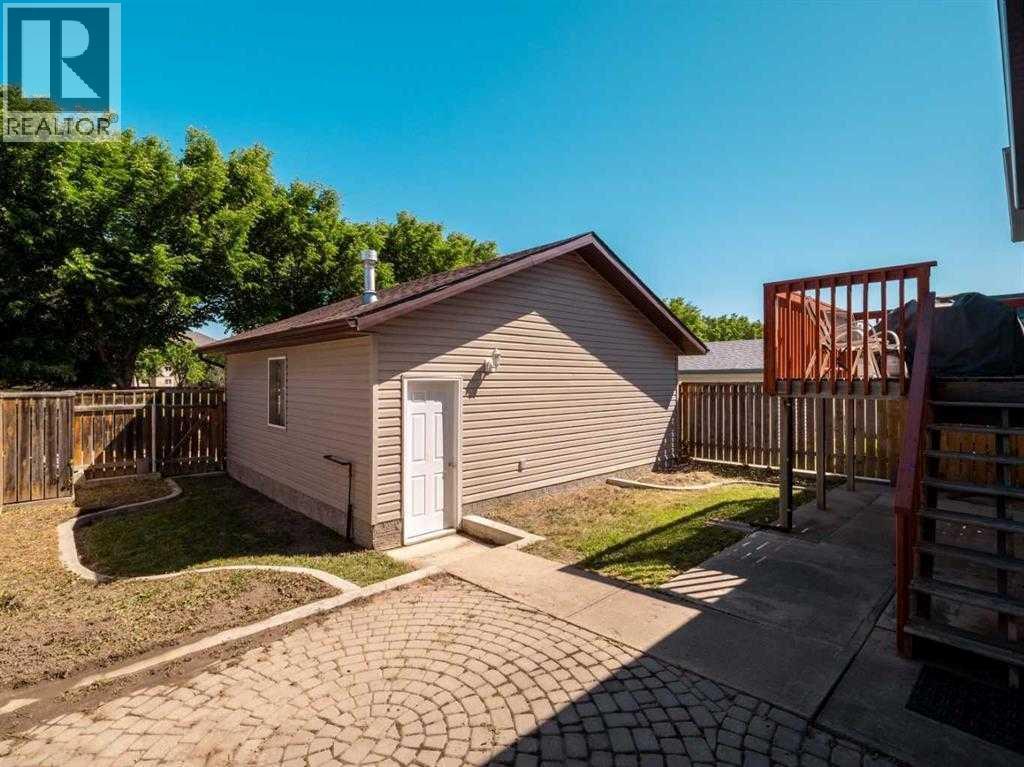 33 Peigan Court W — photo 36