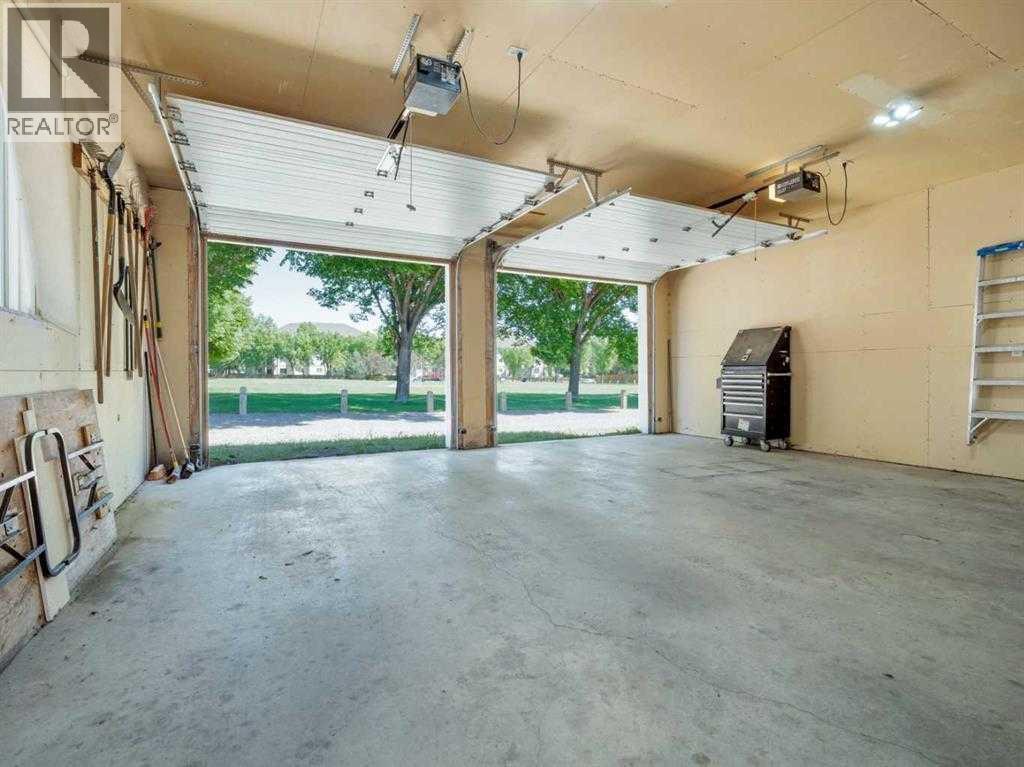 33 Peigan Court W — photo 38