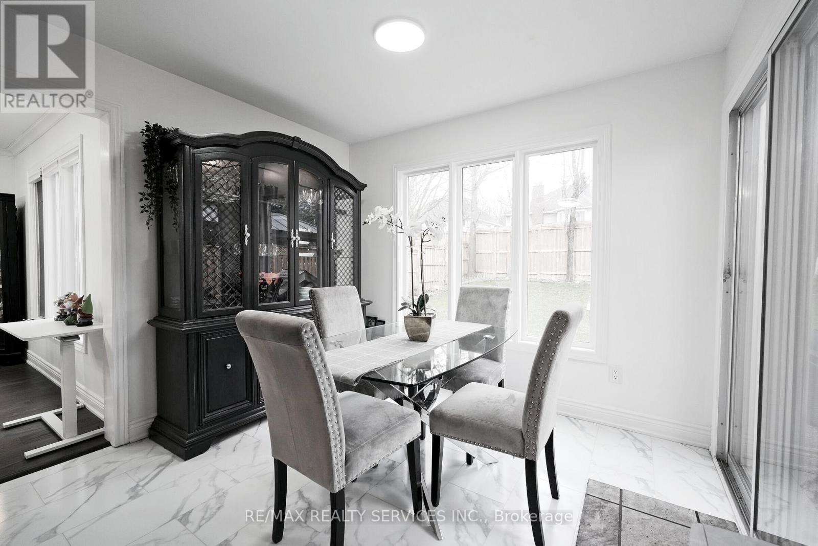 8 YEOMAN DRIVE - 11