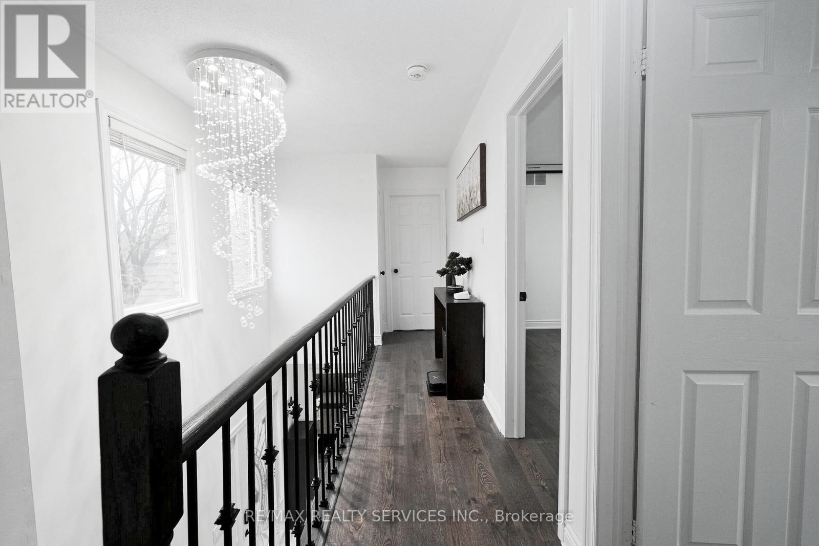 8 YEOMAN DRIVE - 19