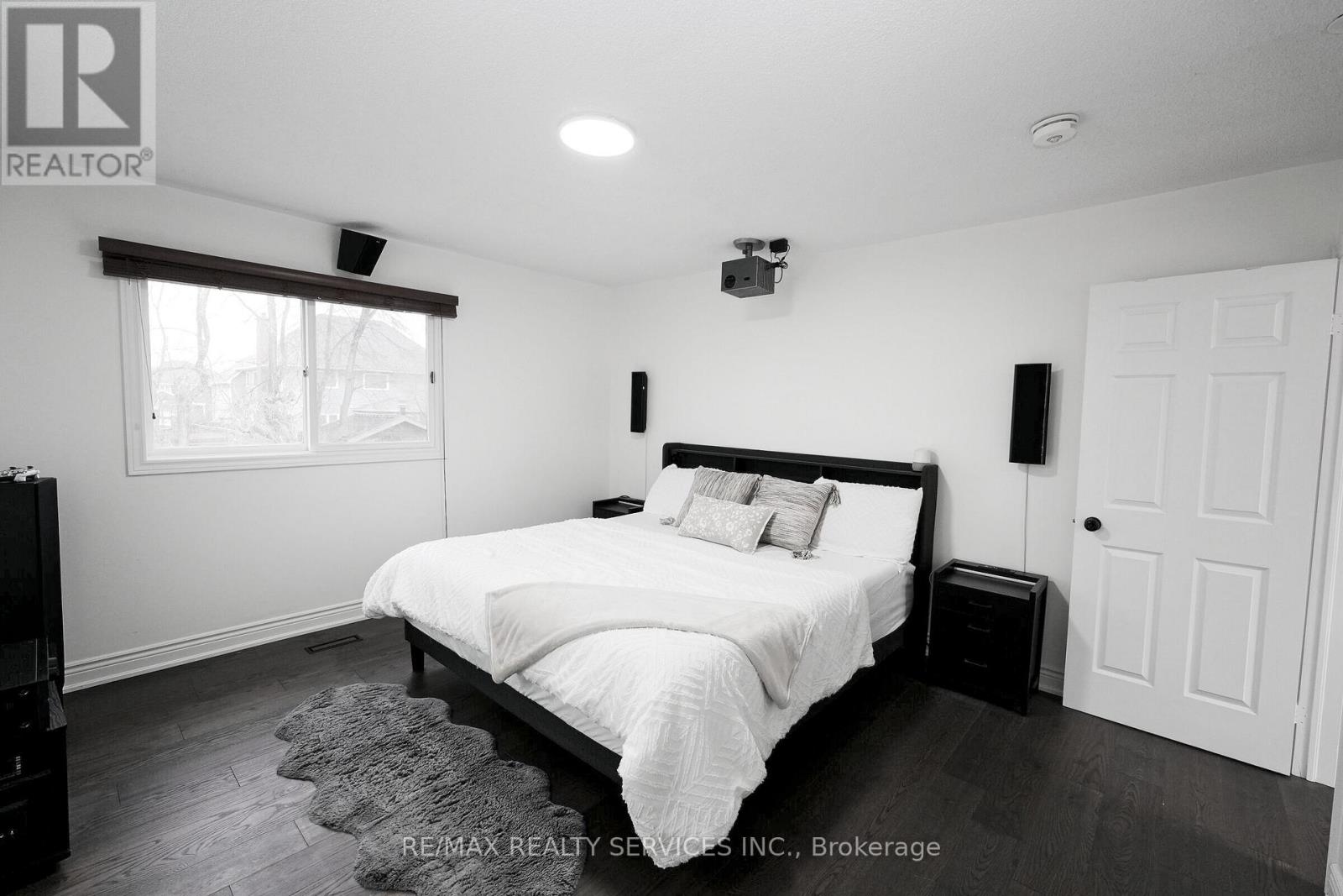 8 YEOMAN DRIVE - 20