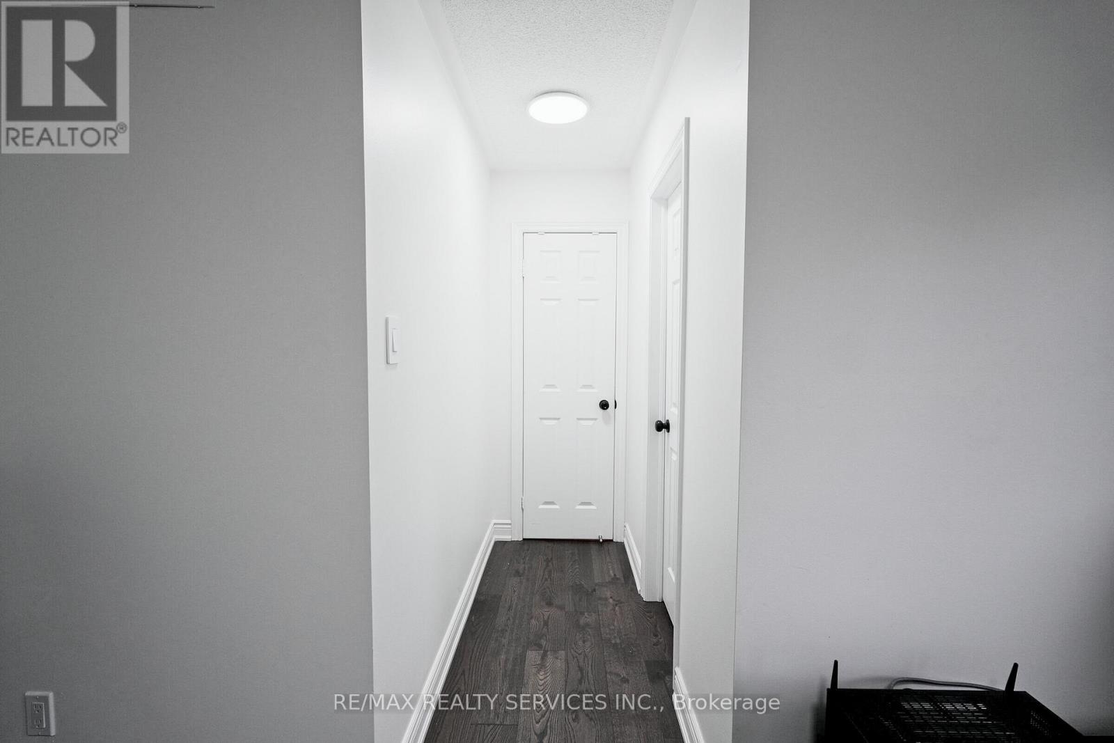 8 YEOMAN DRIVE - 22