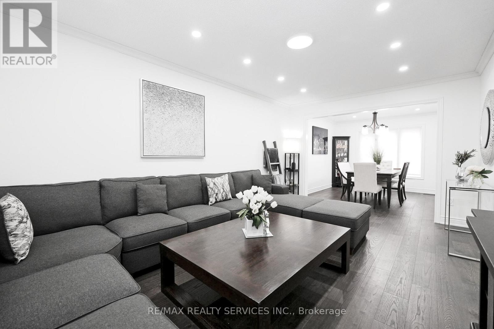 8 YEOMAN DRIVE - 6