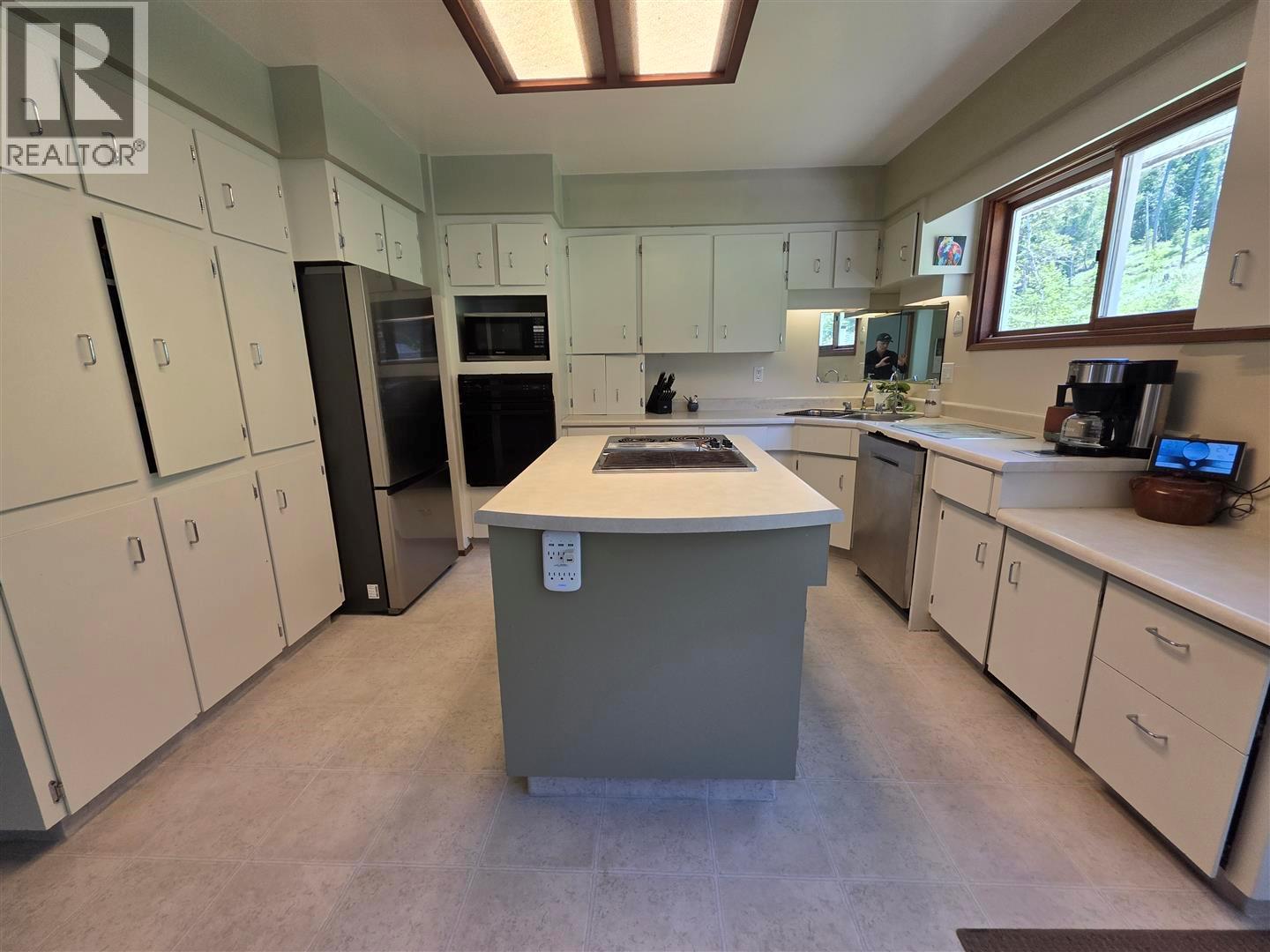 3260 McGillivray Creek Road - 32