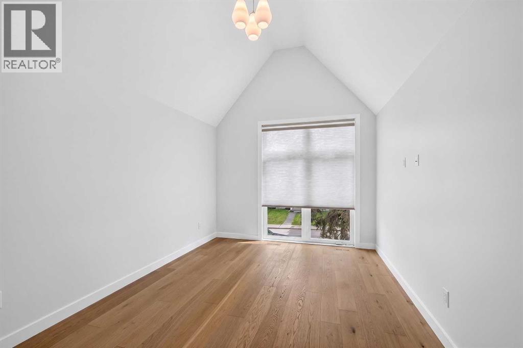 1746 49 Avenue SW — photo 22
