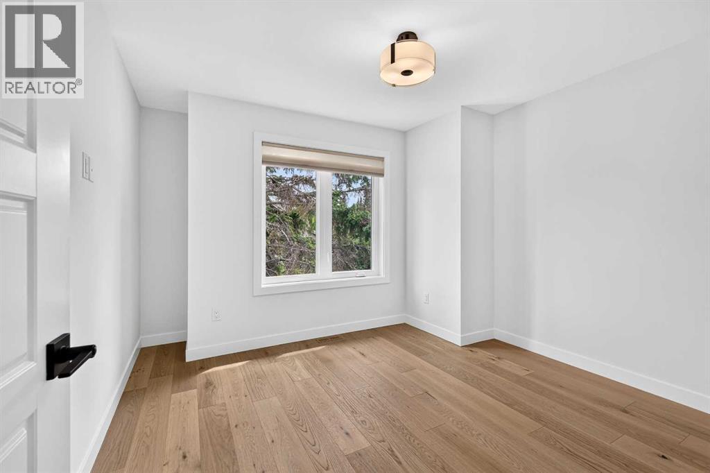 1746 49 Avenue SW — photo 23