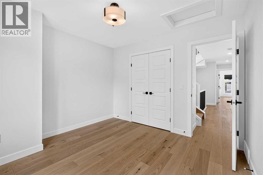 1746 49 Avenue SW — photo 24