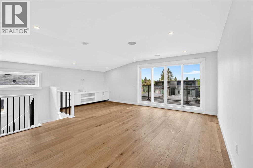 1746 49 Avenue SW — photo 38