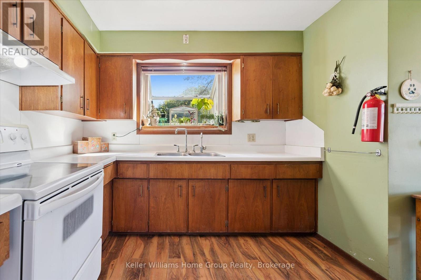 568 BLACK STREET - 14