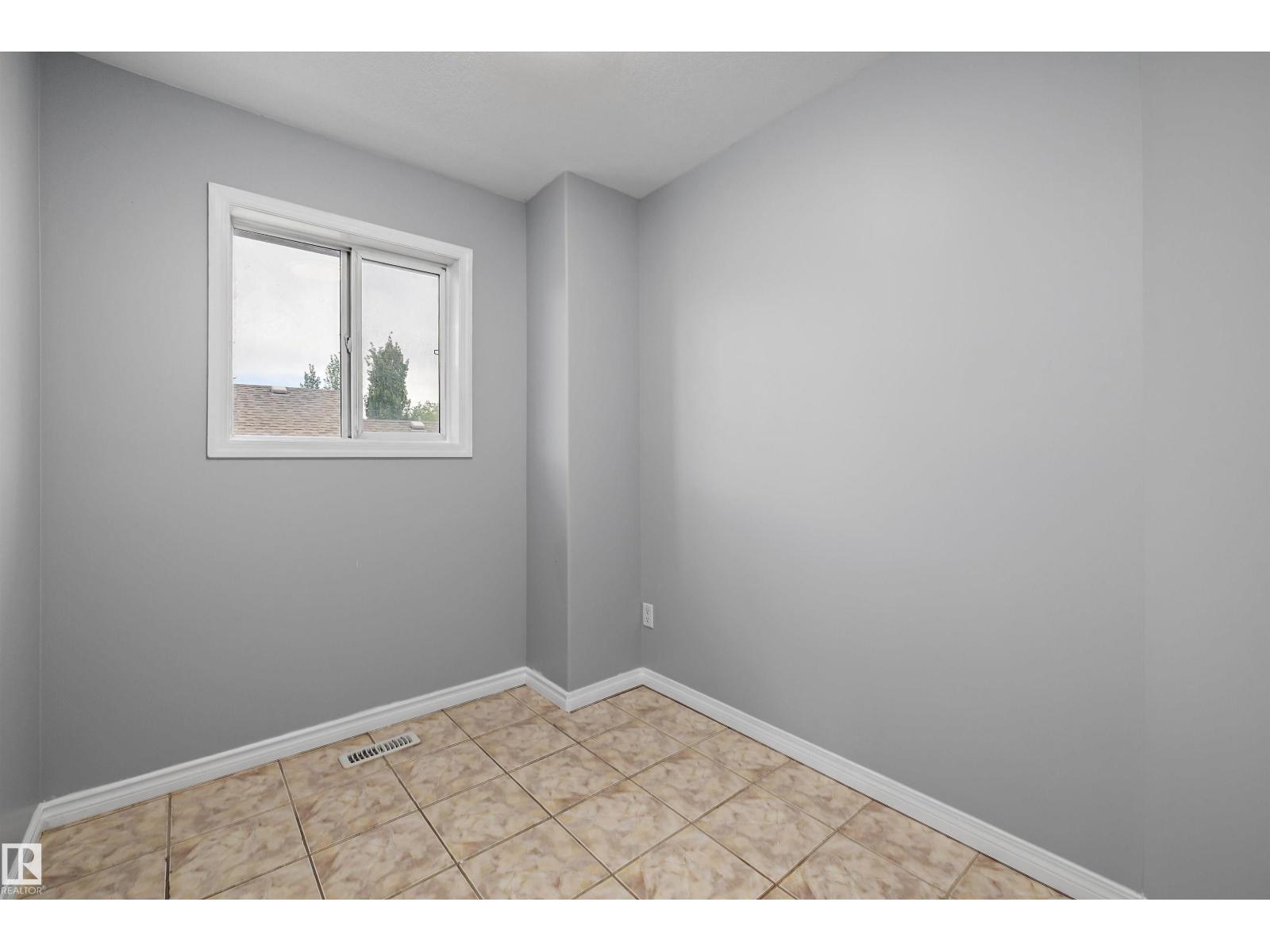 4831 154 AV NW - 31