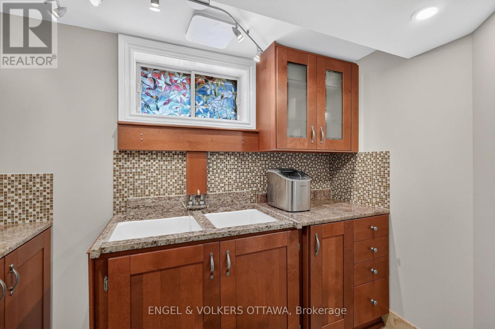 3 Bed, 3 Bath House for Sale in Ottawa – 246 MOUNTBATTEN AVENUE, Ottawa – MLS# X13467812 - Image 26