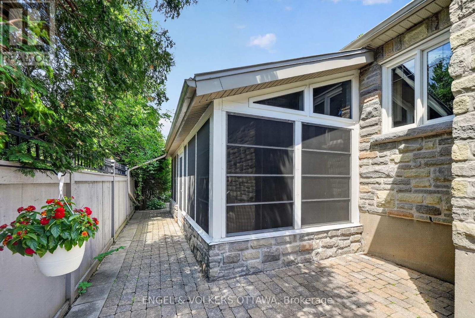 3 Bed, 3 Bath House for Sale in Ottawa – 246 MOUNTBATTEN AVENUE, Ottawa – MLS# X13467812 - Image 37