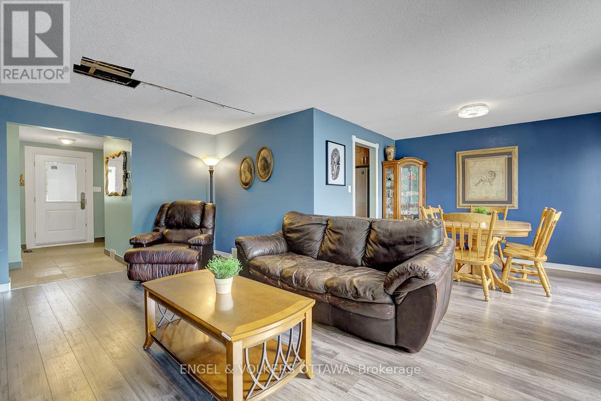 3 Bed, 3 Bath House for Sale in Ottawa – 1844 PRESTWICK DRIVE, Ottawa – MLS# X13467838 - Image 11