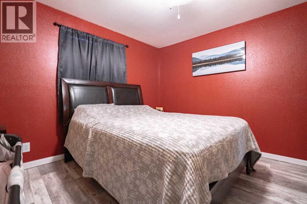 4811 53 ave - 11
