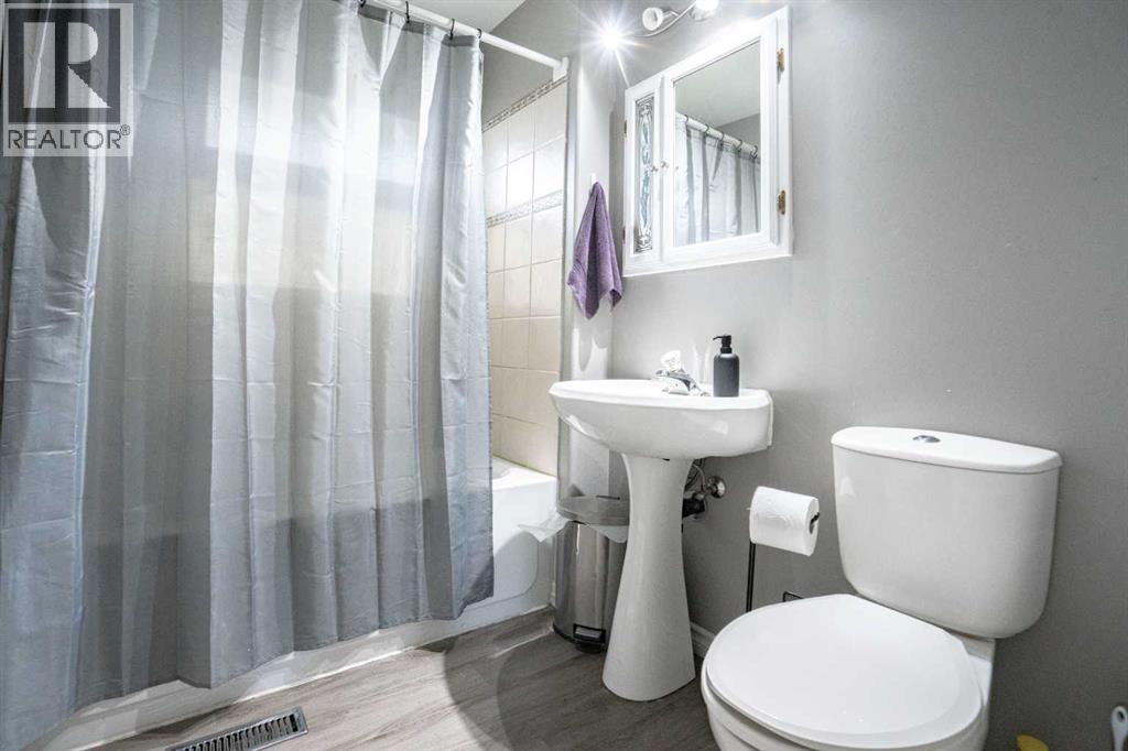 4811 53 ave - 12