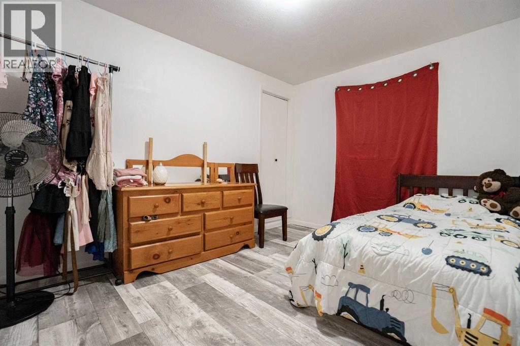 4811 53 ave - 13