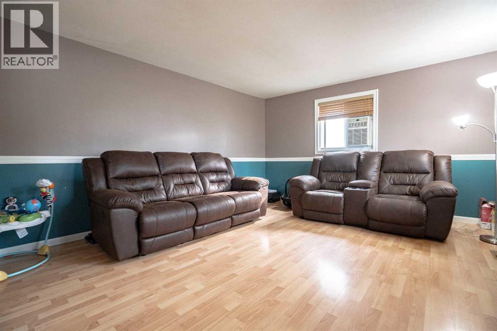 4811 53 ave - 3