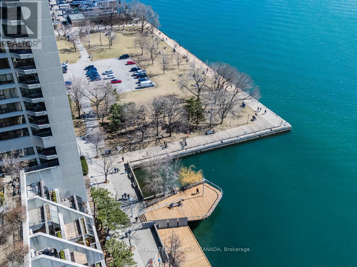 #2204 65 HARBOUR SQUARE - 30
