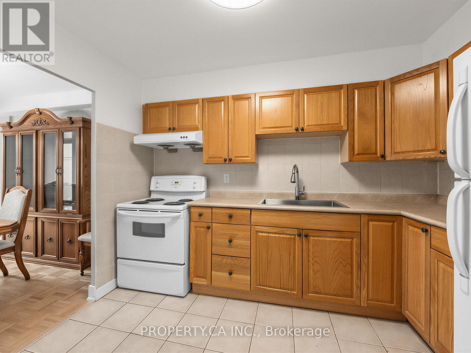 #708 10 EDGECLIFF GOLFWAY - 12