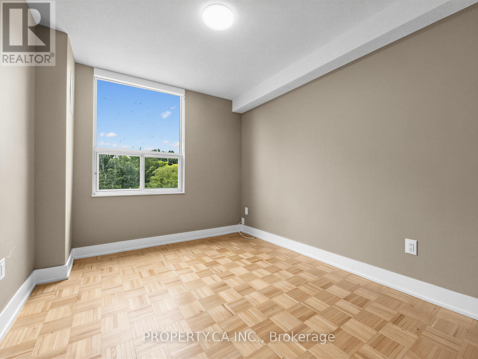 #708 10 EDGECLIFF GOLFWAY - 18