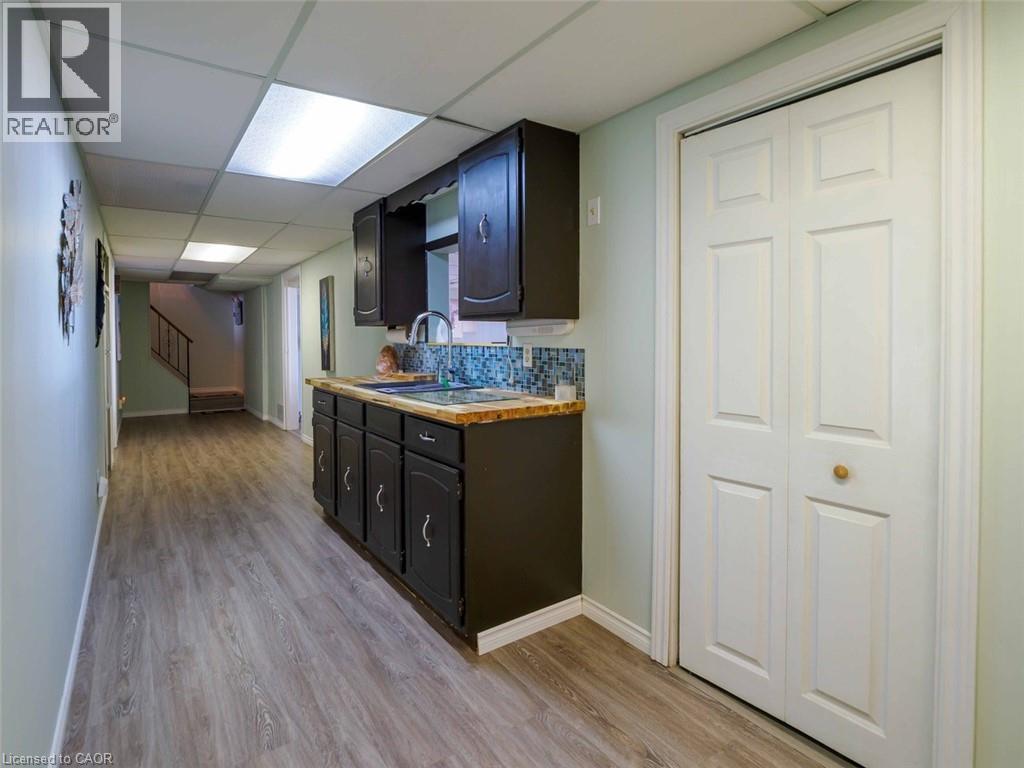 33 BEE Street - 30