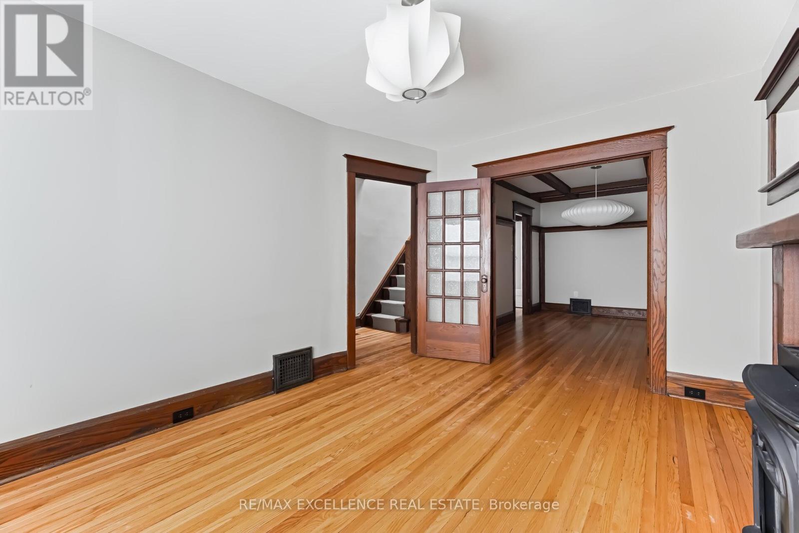 7 ARUNDEL AVENUE - 13