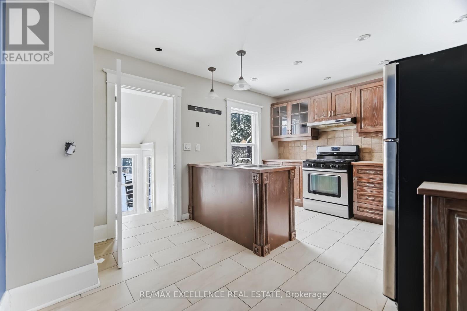 7 ARUNDEL AVENUE - 19