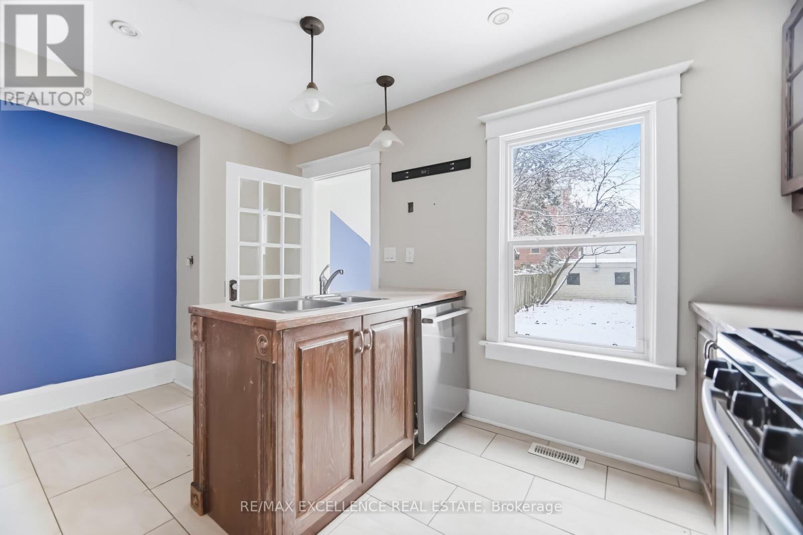 7 ARUNDEL AVENUE - 23