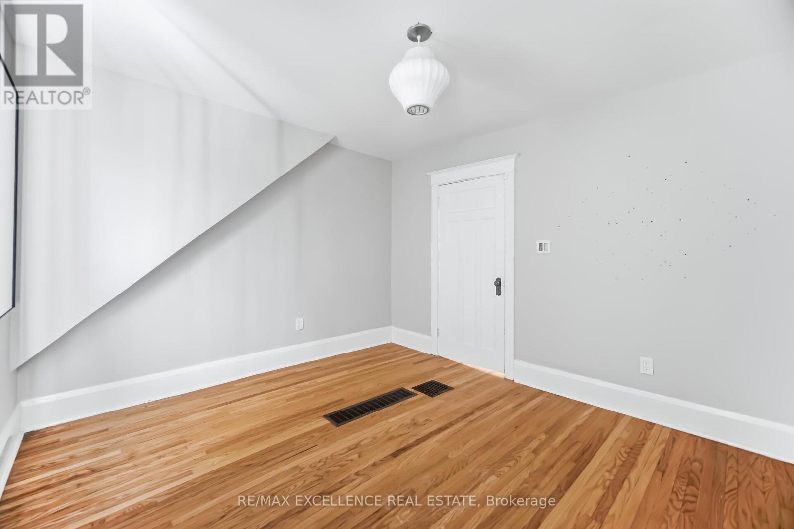 7 ARUNDEL AVENUE - 32