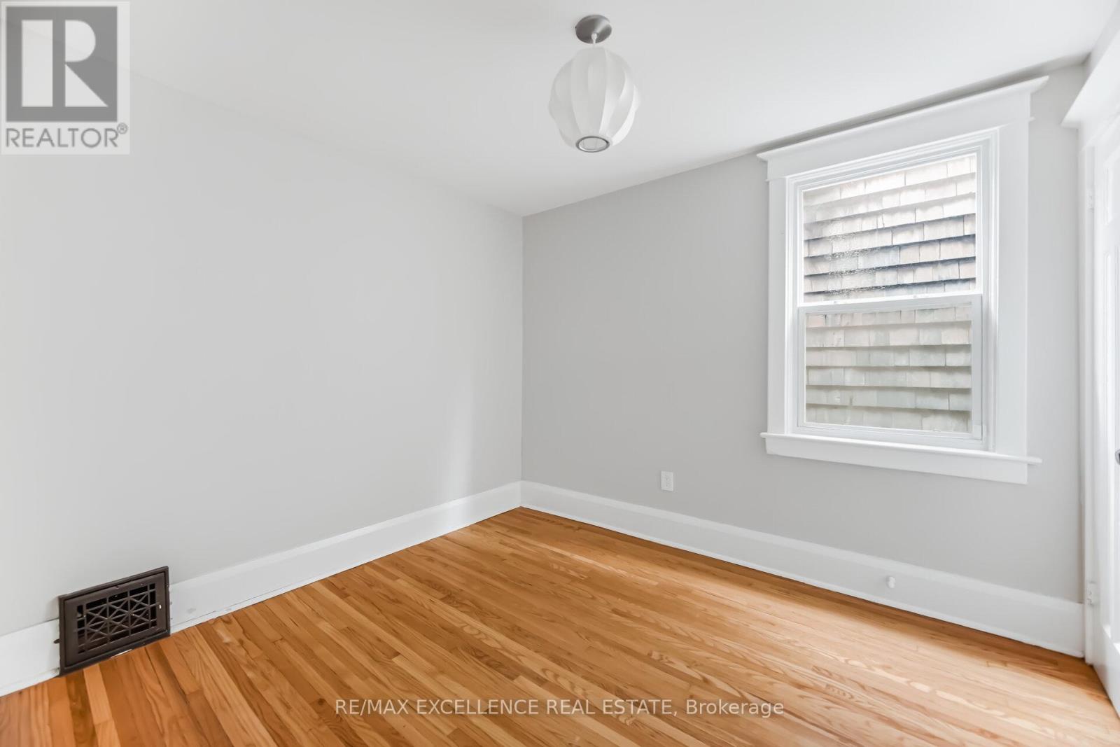 7 ARUNDEL AVENUE - 33