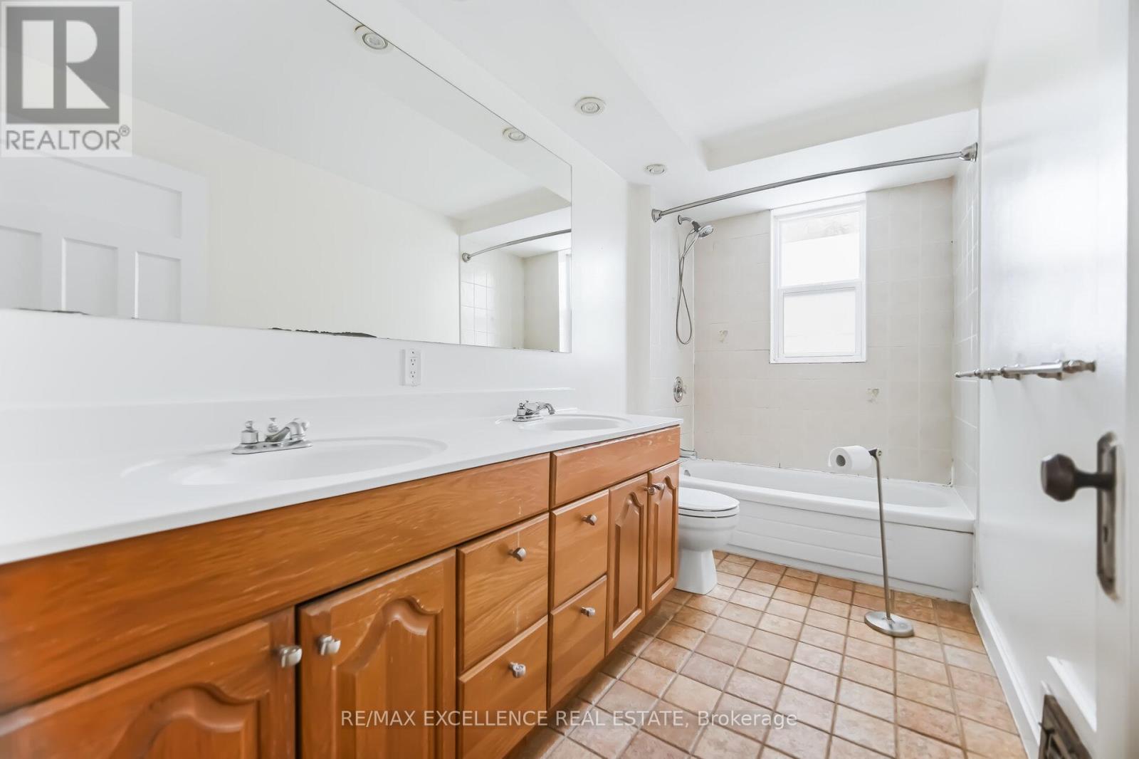 7 ARUNDEL AVENUE - 34