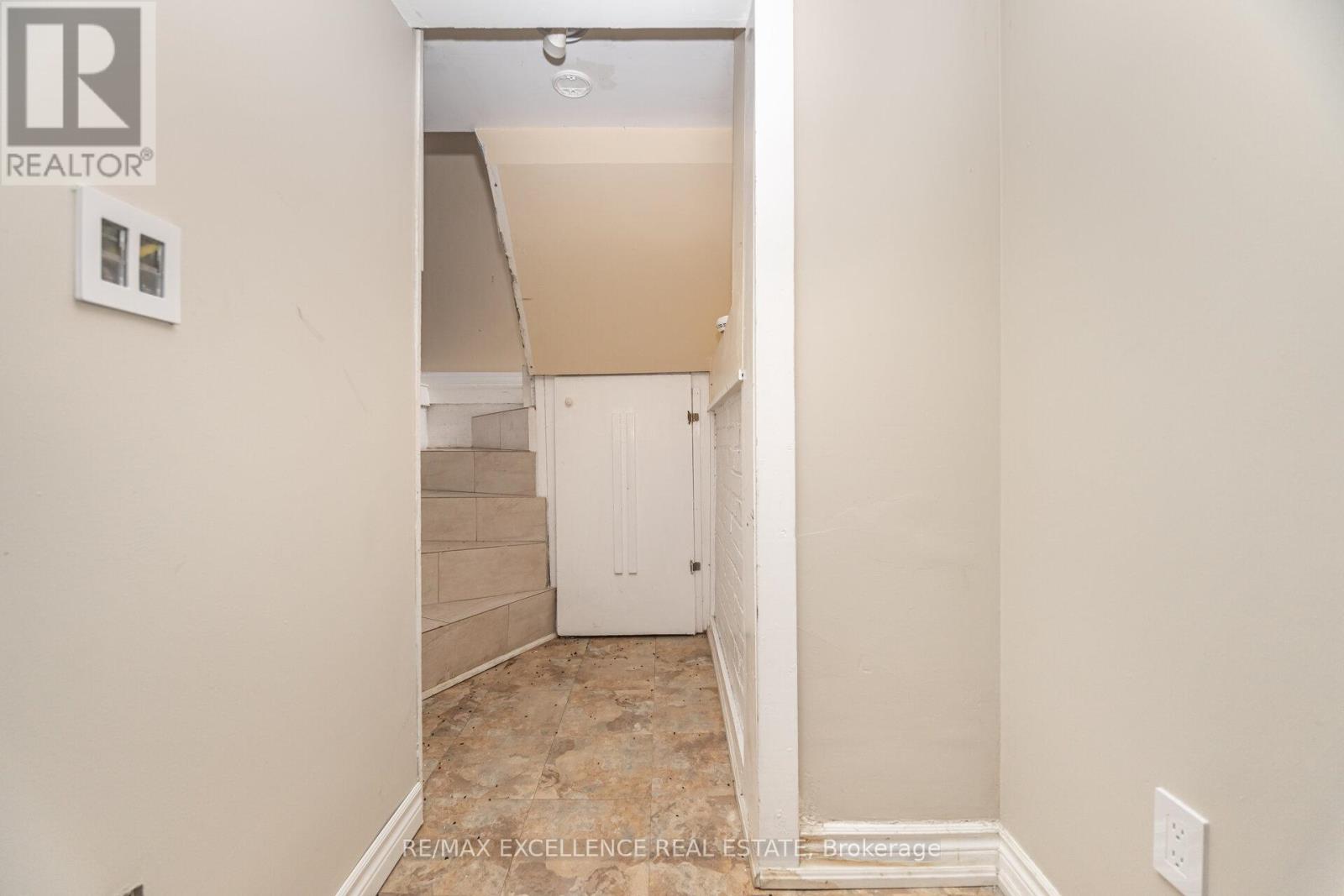 7 ARUNDEL AVENUE - 36